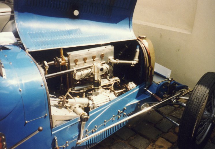 bugatti_motor.jpg